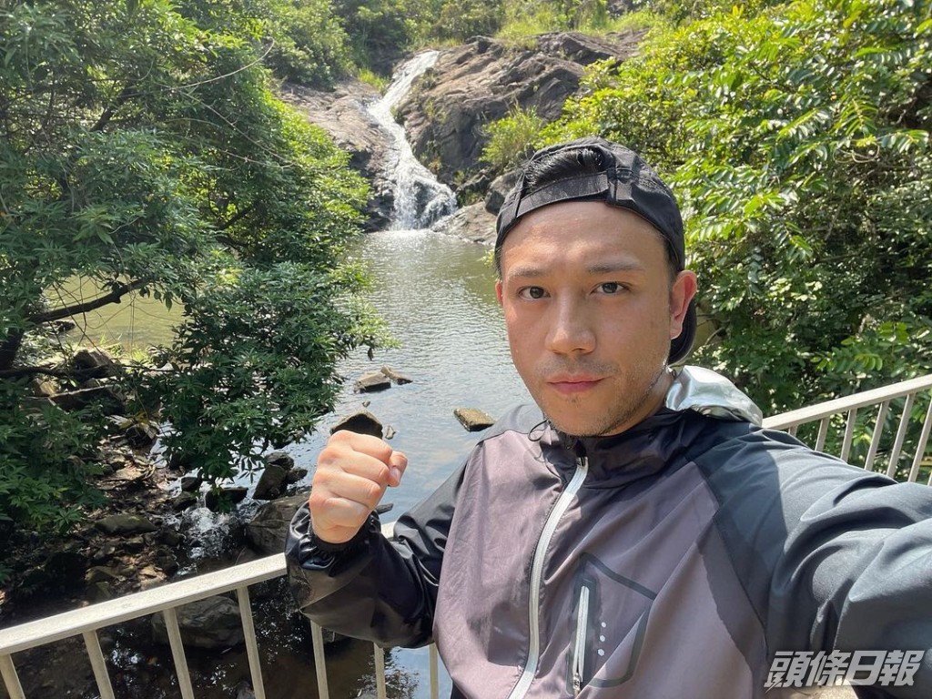 38歲的張致恒（Steven）感情生活混亂，婚前被指控多次劈腿，他又自爆罹患「性上癮」，因「腳踏五條船」被封「世紀賤男」。不過在2019年7月他突然奉子成婚，對象並非當時的舞台劇演員梁皓恩（April），而是女粉絲「雯雯」區燕雯，二人婚後誕下三個兒子，其間又多度鬧離婚，比睇劇更脫軌。